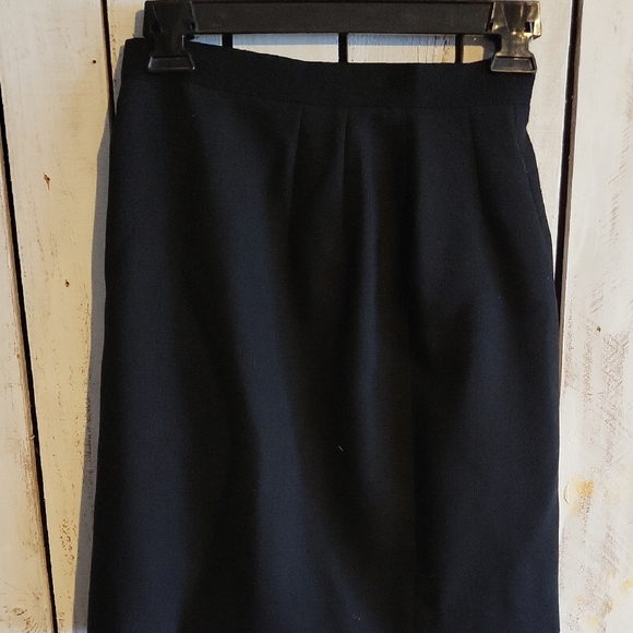 Giorgio Armani Elegant Black A-Line Skirt - Picture 2 of 3